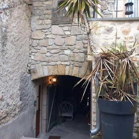 Joli Les Archers * Montpeyroux (Puy-de-Dome)