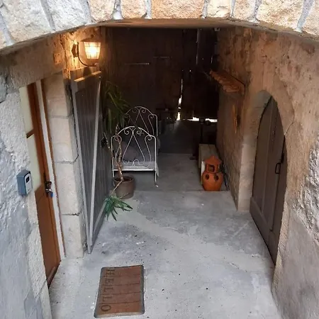 Joli Les Archers Montpeyroux (Puy-de-Dome)